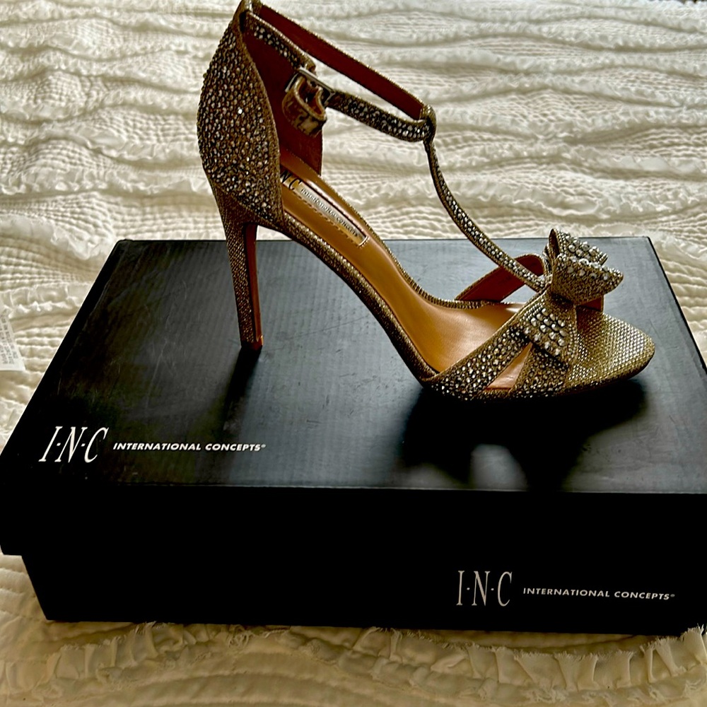 Beautiful evening or wedding shoes.